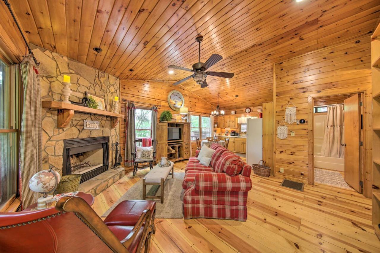 Peaceful Blue Ridge Cabin With Decks And Fire Pit Exterior photo