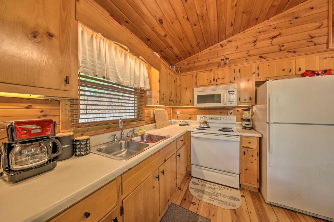 Peaceful Blue Ridge Cabin With Decks And Fire Pit Exterior photo