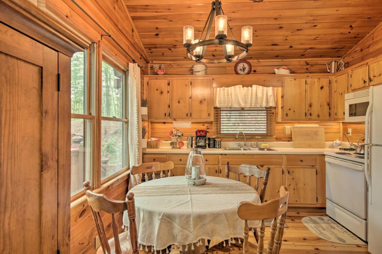 Peaceful Blue Ridge Cabin With Decks And Fire Pit Exterior photo